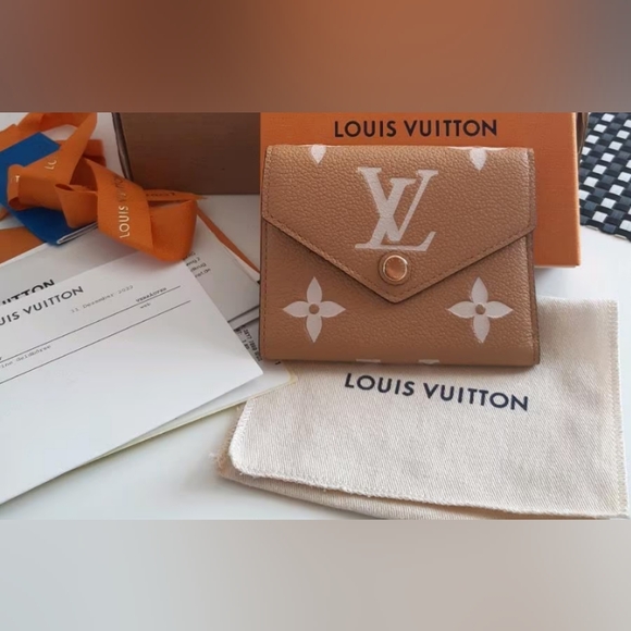Louis Vuitton Victorine Wallet - Picture 1 of 14